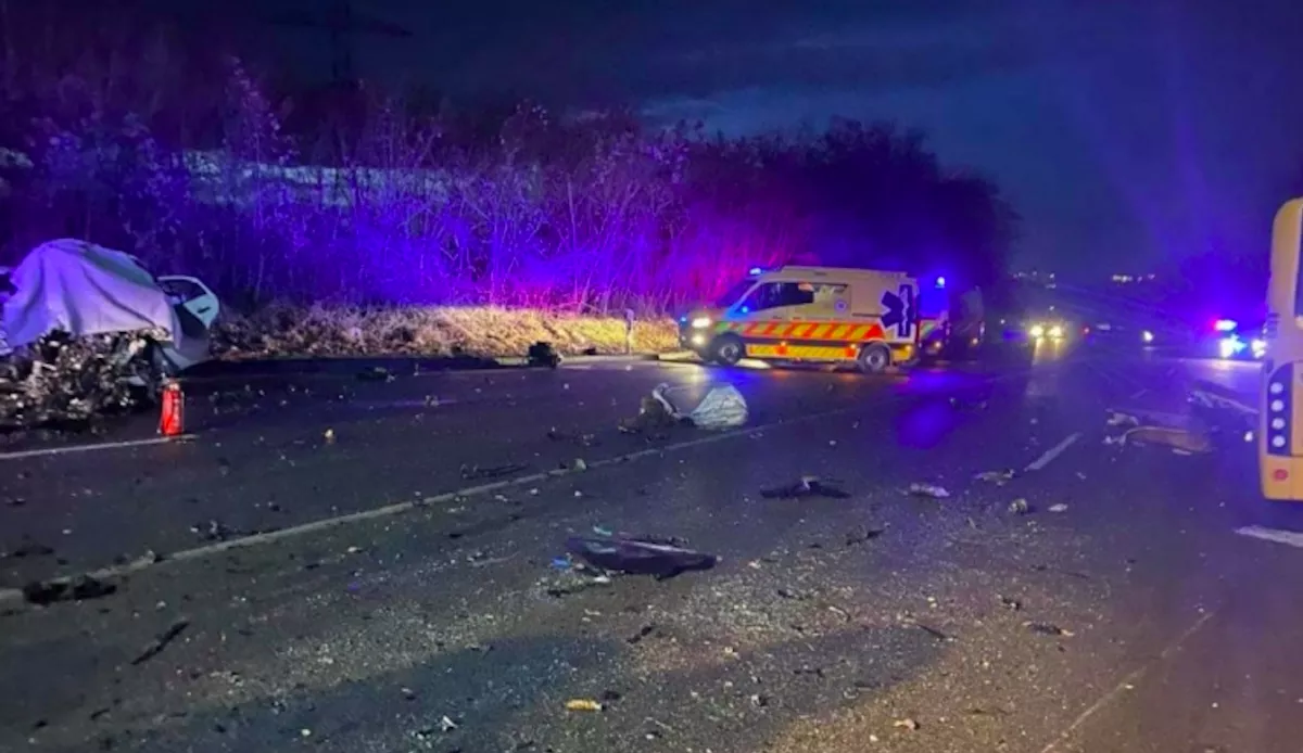 Halálos tömegszerencsétlenség Gödöllőnél - busz és autó ütközött!