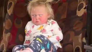 VIDEÓ: Ez a morcos kislány a net új sztárja! 