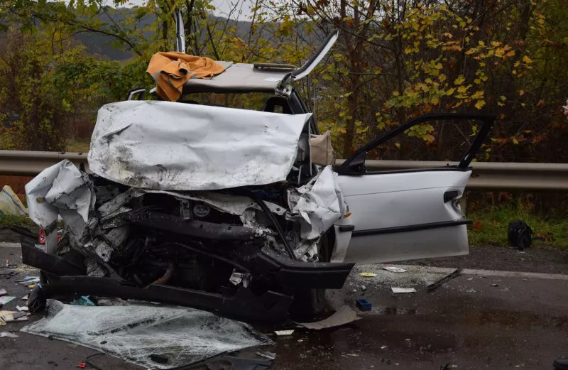 A Nógrád Megyei Rendőr-főkapitányság halált okozó, bódult állapotban elkövetett járművezetés, valamint jármű önkényes elvétele bűntett megalapozott gyanúja miatt folytatott eljárást egy 21 éves karancslapujtői lakos ellen.