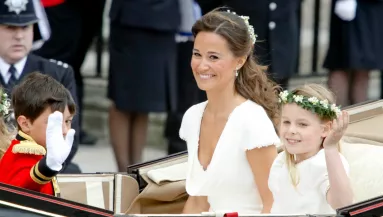 PAPARAZZI: Pippa Middleton Zara kabátját akarja most minden nő - Fotók