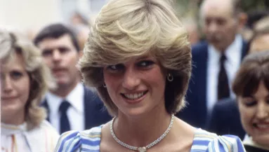 LEESIK AZ ÁLLAD: így néz ki Kristen Stewart Diana hercegnőként! - Fotók