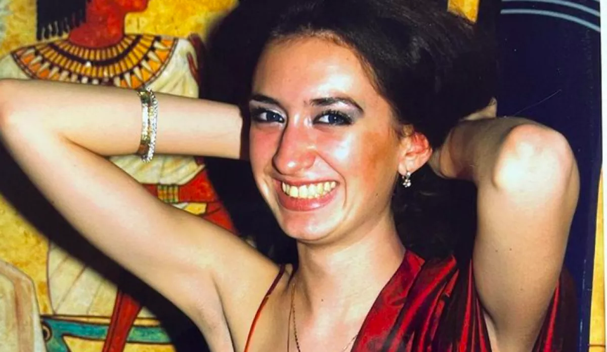 Luxusélete lett Aninak, aki saját magának tölti az arcát - FOTÓK