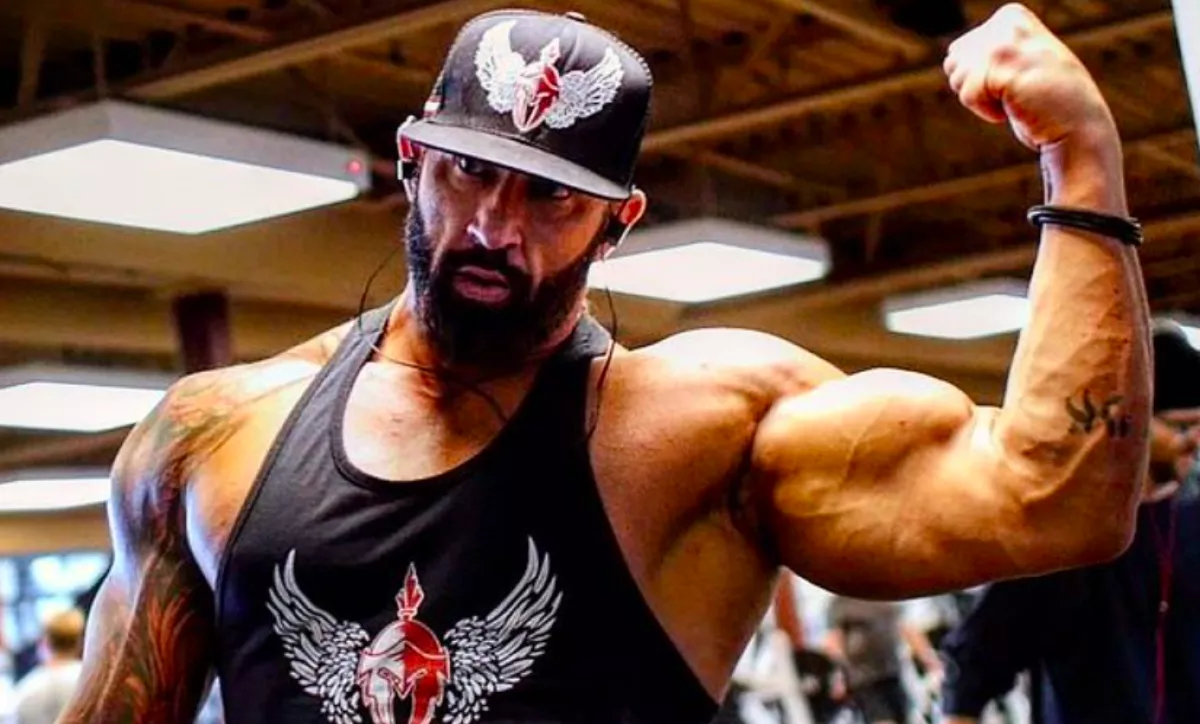 CSALÁDI FOTÓ! Először vitte nőként iskolába a kislányát a 196 centis pankrátor!