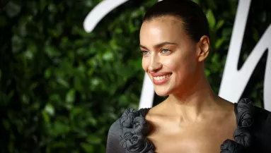 Irina Shayk "kabátján" röhög a világ - így ment ki az utcára? - Fotók