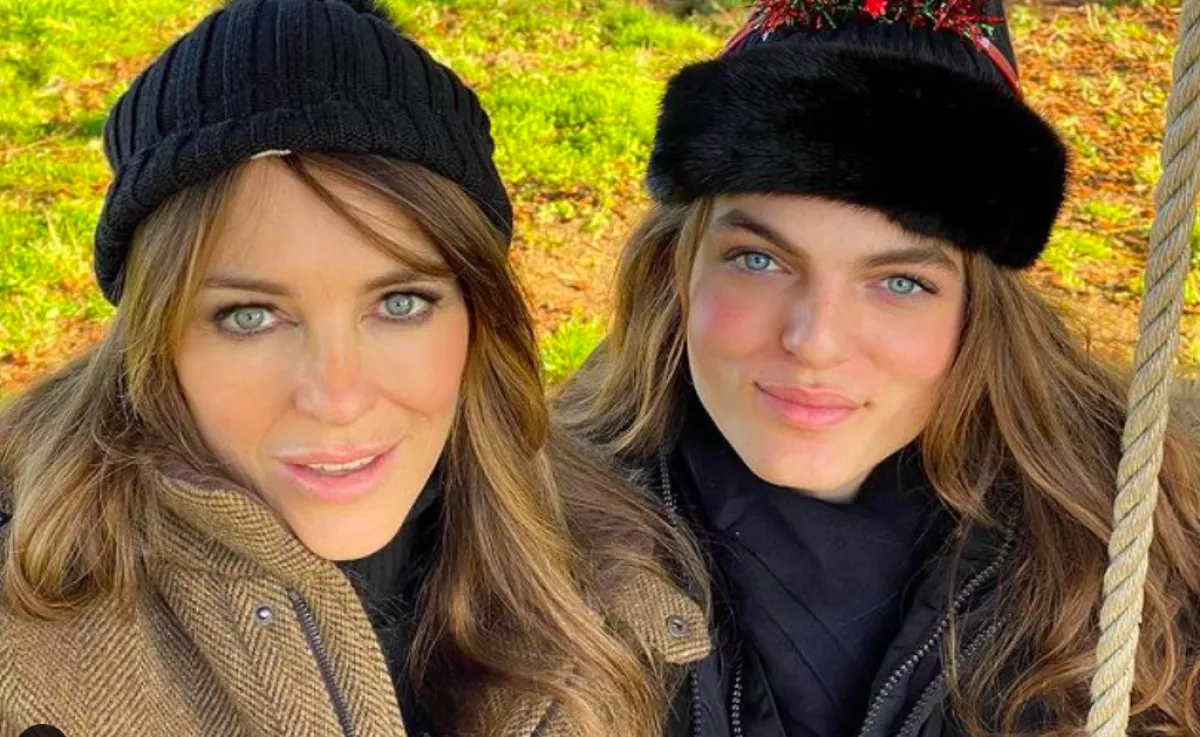 LEVETKŐZÖTT: ő Liz Hurley 18 éves fia - megmutatta izomzatát! - Fotók