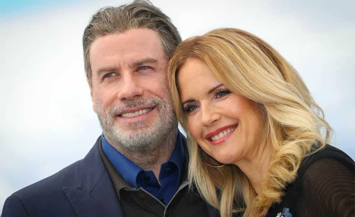 Képtelen fedolgozni felesége halálát, John Travolta eladja 42 szobás kastélyukat! - Fotók