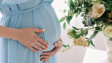 A NAP HÍRE: babát vár a 34 éves énekesnő! Hatalmas a pocakja - Fotók