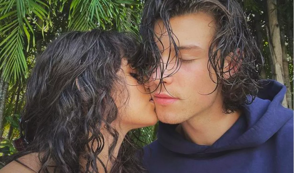 Shawn Mendes ott puszilta meg barátnőjét, ahol keveseknek van gusztusa