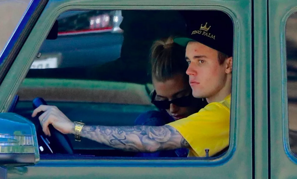 Friss képeken Justin Bieberék űrautója és 800 milliós lakóbusza!