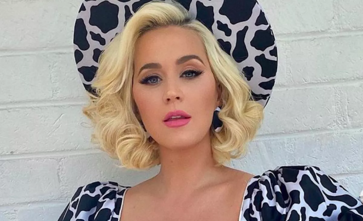 LESIFOTÓN A VALÓSÁG: így néz ki a szülés után 7 hónappal fürdőruhában Katy Perry! - Fotók