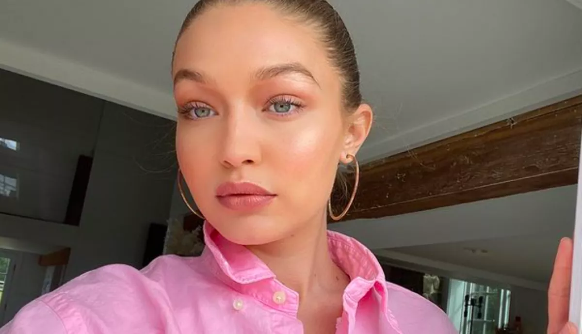 5 hónappal a szülés után így jelent meg Gigi Hadid a kifutón - Fotók 