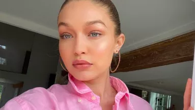 5 hónappal a szülés után így jelent meg Gigi Hadid a kifutón - Fotók 