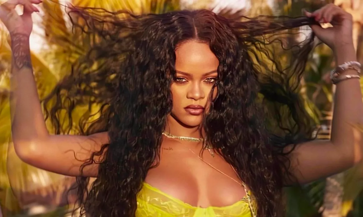 LEHIDALSZ! Titokban, milliárdokért vette ezt a high-tech parasztházat magának Rihanna! - Fotók