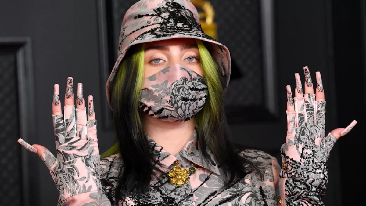 BUMMM! Szőke bombázó lett Billie Eilish-ból! - Felrobbant a net - Fotók