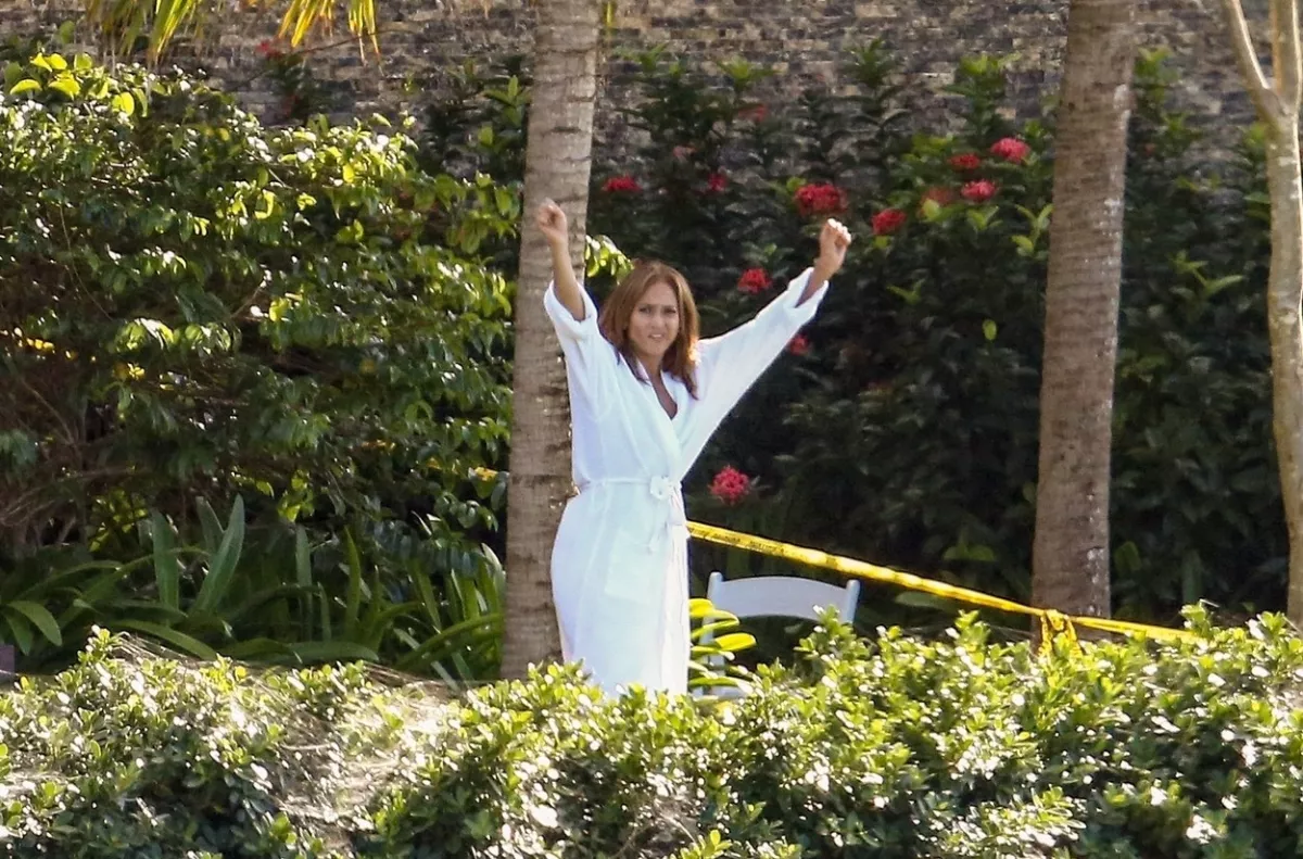 VÉGE A TALÁLGATÁSOKNAK: Jennifer Lopezt egy paparazzi csípte el a szerelmével! - Fotók