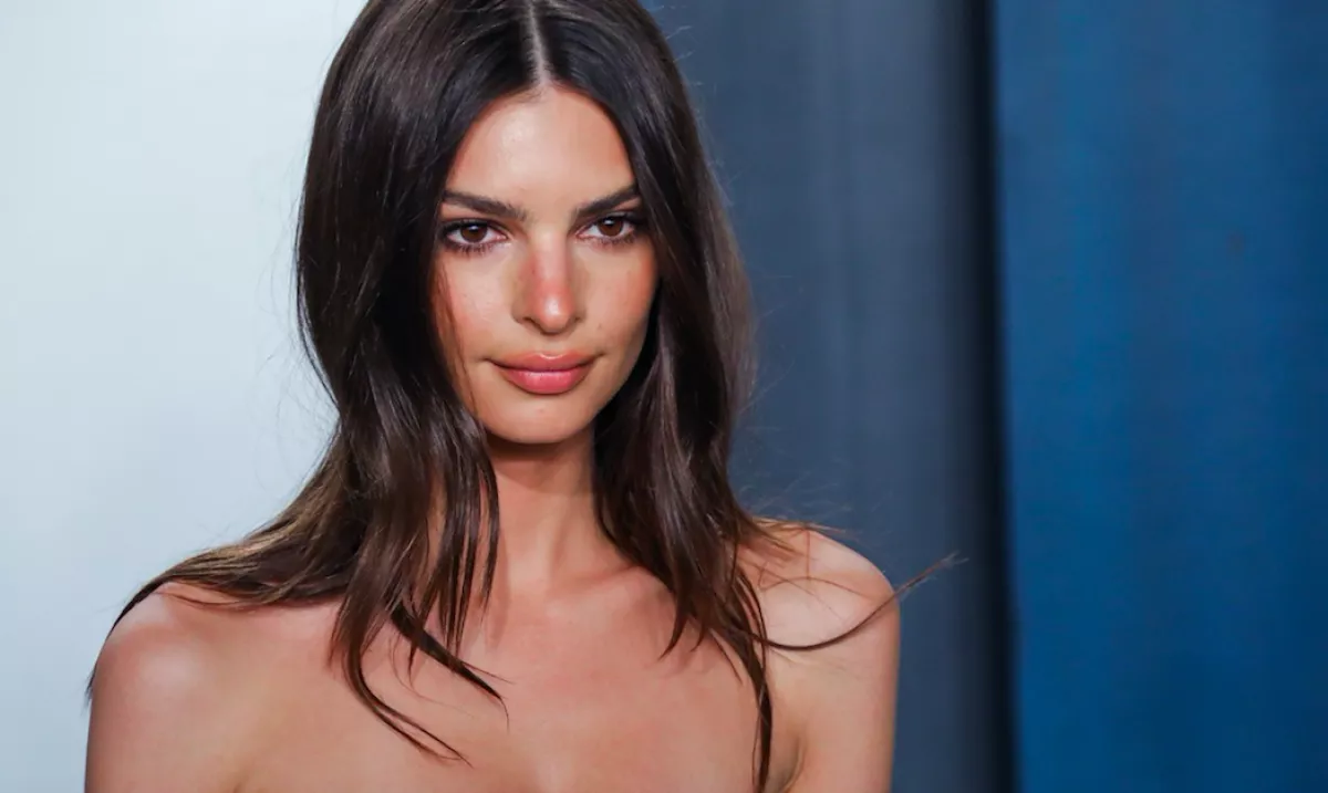 EZ VAJON IGAZ LEHET? Így néz ki a szülés után 12 nappal Emily Ratajkowski! - Fotók