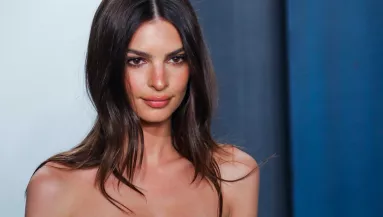 EZ VAJON IGAZ LEHET? Így néz ki a szülés után 12 nappal Emily Ratajkowski! - Fotók