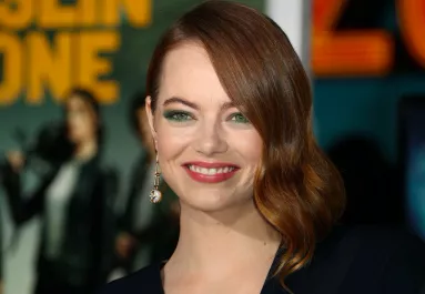 ELTITKOLTÁK: megszületett Emma Stone gyermeke - Fotók