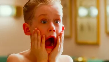 KEVIN, TE VAGY AZ? Pocakos, sápadt bácsi lett a 40 éves sztárból? - Fotók