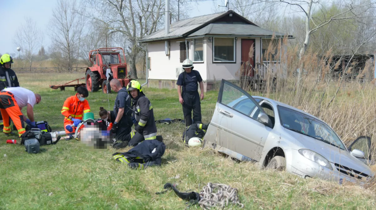 MEGRÁZÓ KÉPEK: meghalt a férfi, aki egy tóba hajtott Kőbányán!