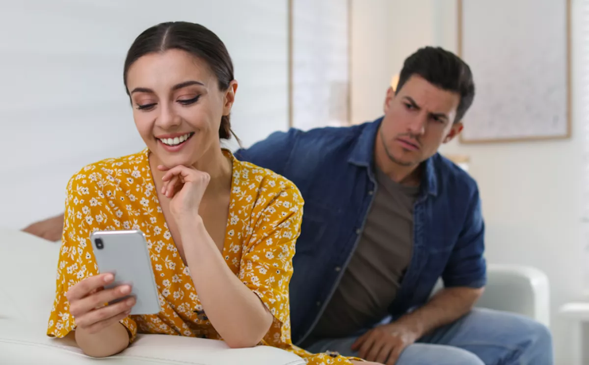 VIGYÁZZ! Ez a 3 csillagjegy folyamatosan kémkedik a párja után!