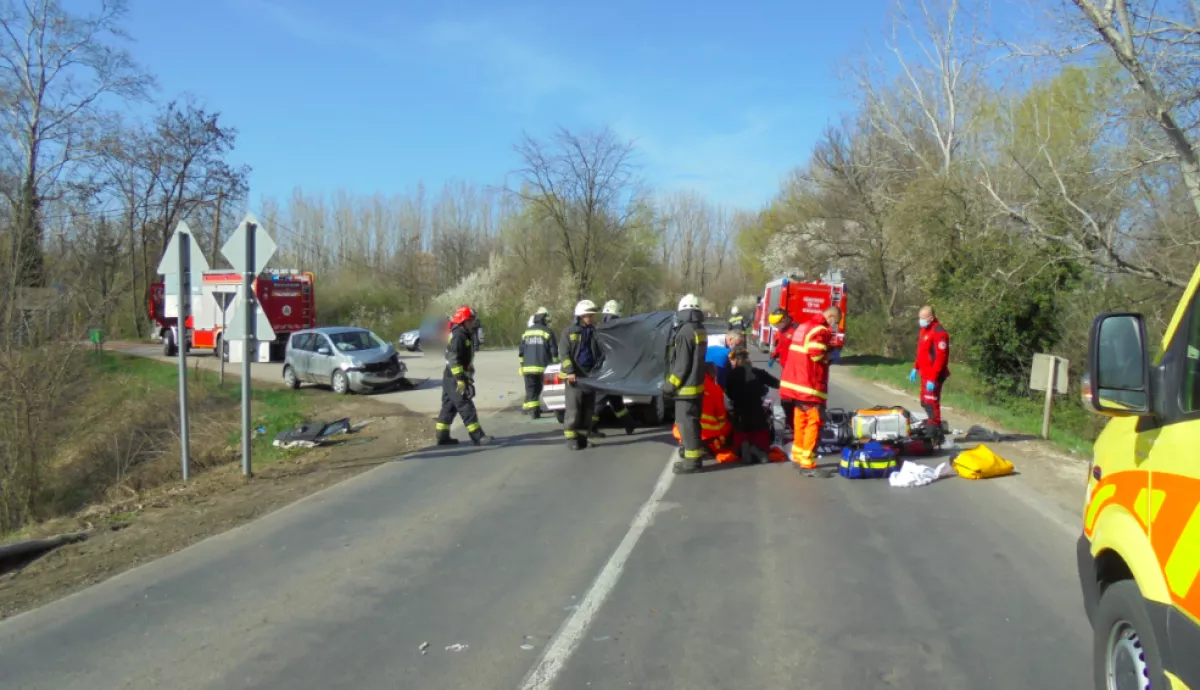 MEGRÁZÓ KÉPEK: mentőhelikoptert is riasztottak a 470-es útra!