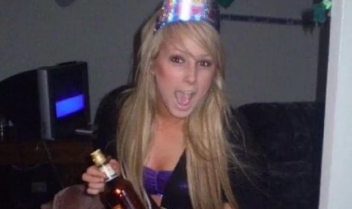 BESÍRSZ: a virsliszájú plasztikszörny új tetkóin röhög a világ! Már nem így néz ki! - Fotók