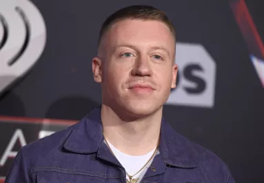 Gólyahír! Macklemore újra apa lesz