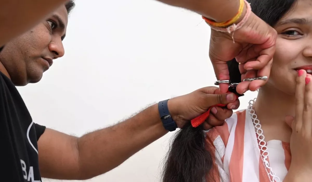 NYISSZ: levágták a 18 éves lány világrekorder haját - így néz ki most! - Fotók