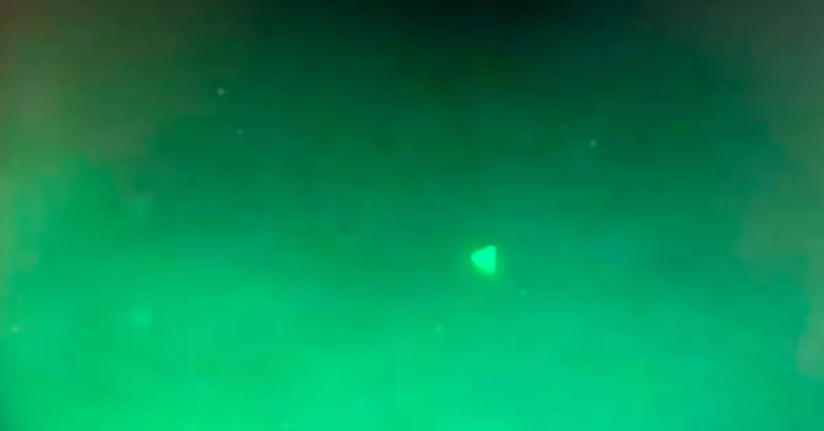 NYILVÁNOS A VIDEÓ: különös UFO bukkant fel a haditengerészet felvételén!