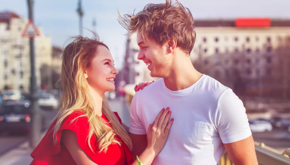 LÁNYOK! Íme az 5 dolog, amit a férfiak az első randin szexinek találnak!