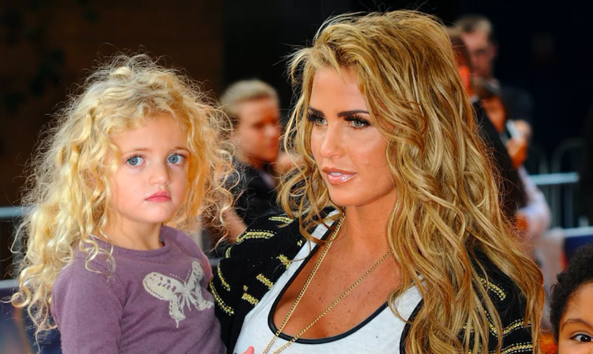 MŰSZEMPILLA, DURVA SMINK: Katie Price a 13 éves lányáról posztolt képet, nekiesett a világ! - Fotók