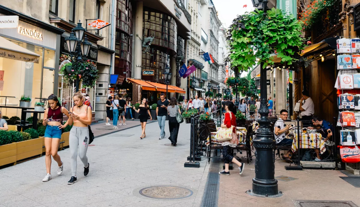 Újabb enyhítéseket vezet be a magyar kormány, az egyik lazítás már mától él