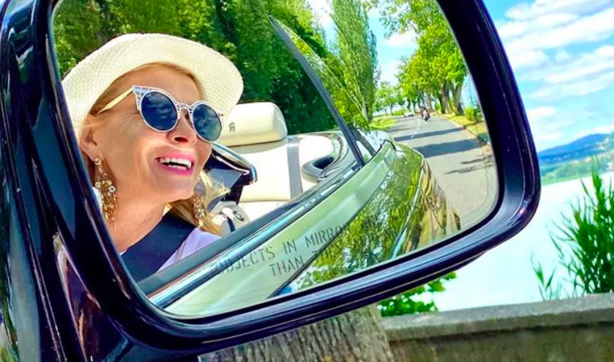 150 milliós kocsival villog a magyar luxusfeleség férje! - Videó