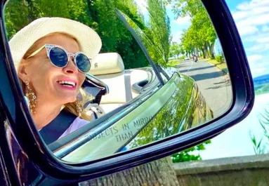 150 milliós kocsival villog a magyar luxusfeleség férje! - Videó