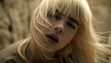 LEVETKŐZÖTT: brutális fehérneműs sorozat készült a Vogue-nak Billie Eilish-ról! - Fotók