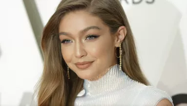 Berobbantotta Gigi Hadid az új frizuratrendet - Hailey Bieberét gondolta újra - Fotók