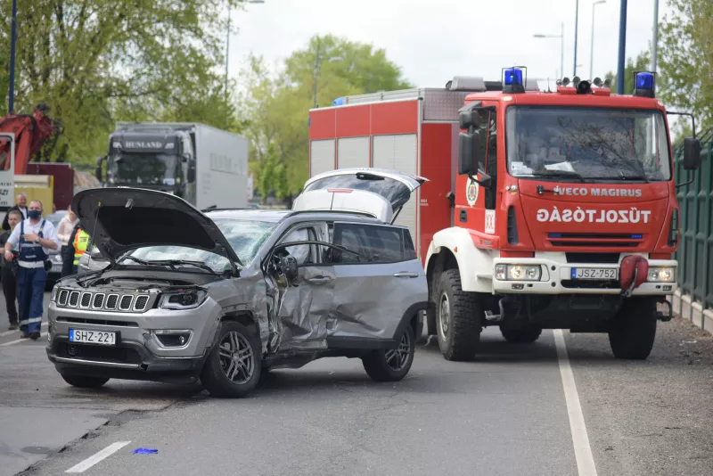 Az egyik sérülten már nem lehetett segíteni a helyszínen életét vesztette.