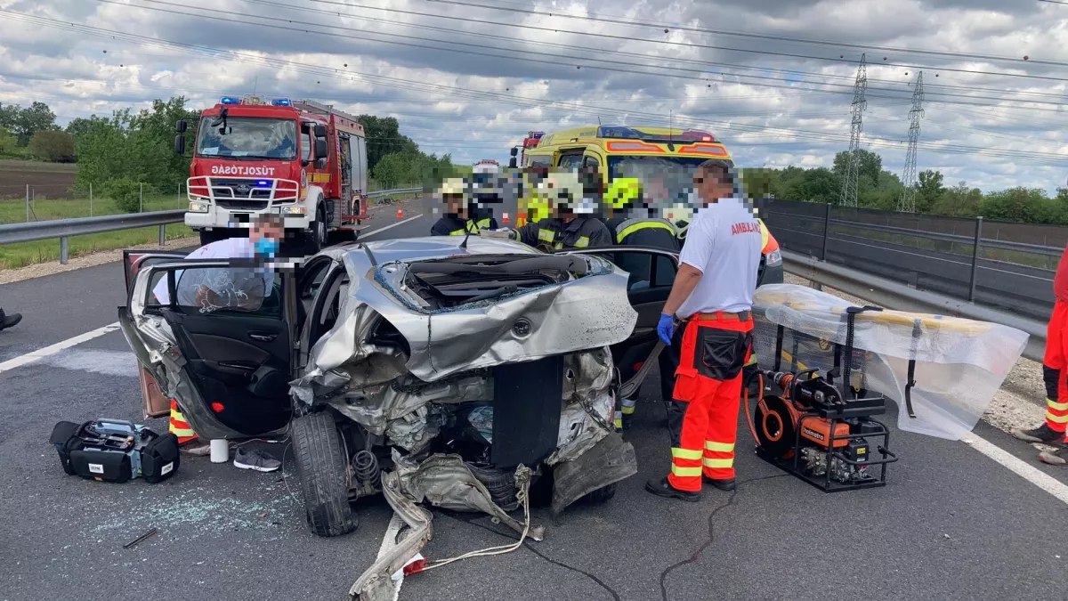 Brutális baleset az M6-oson - Megérkeztek a képek!