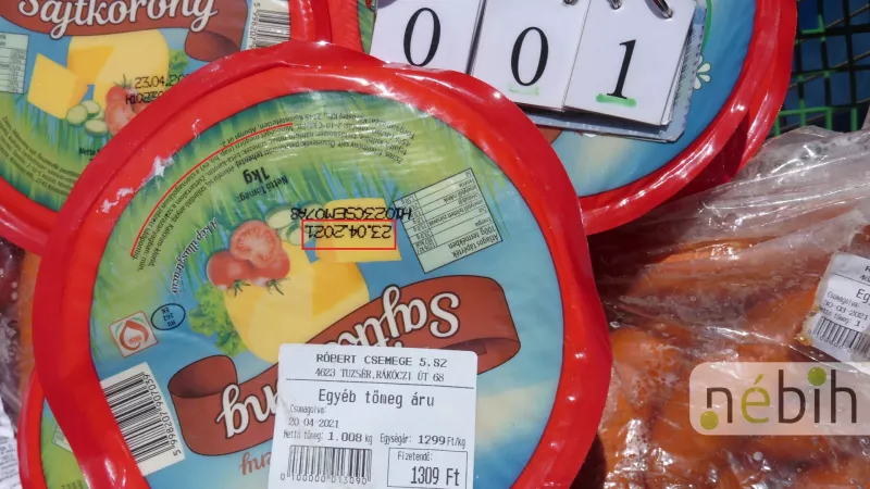 A problémás élelmiszerek közül 365,19 kg lejárt fogyaszthatósági idejű, 181,04 kg lejárt minőségmegőrzési idejű volt, továbbá 702,77 kg nem nyomonkövethető terméket is találtak az ellenőrök.