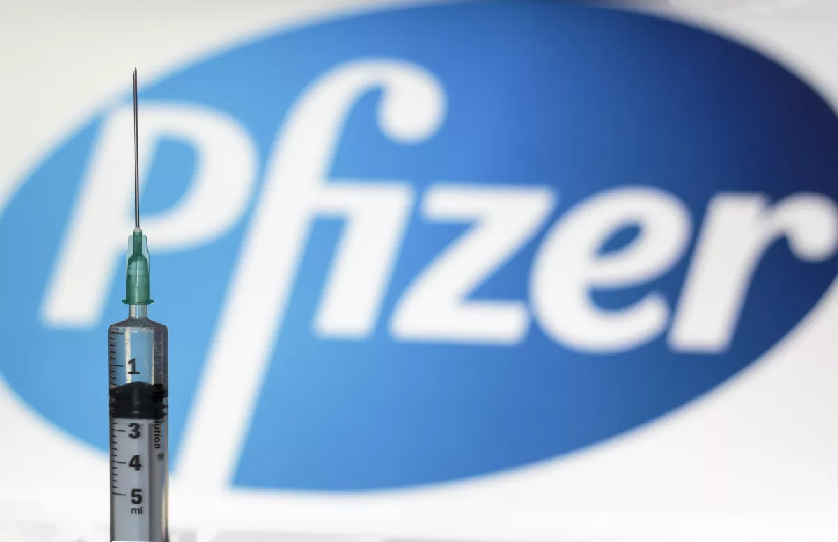Ismét lehet Pfizer-oltásra jelentkezni - SMS sem kell hozzá!