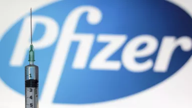Ismét lehet Pfizer-oltásra jelentkezni - SMS sem kell hozzá!