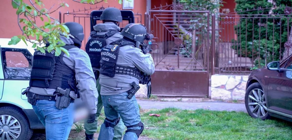 FOTÓK: Lecsapott a Készenléti Rendőrség - Attilát csalással gyanúsítják!