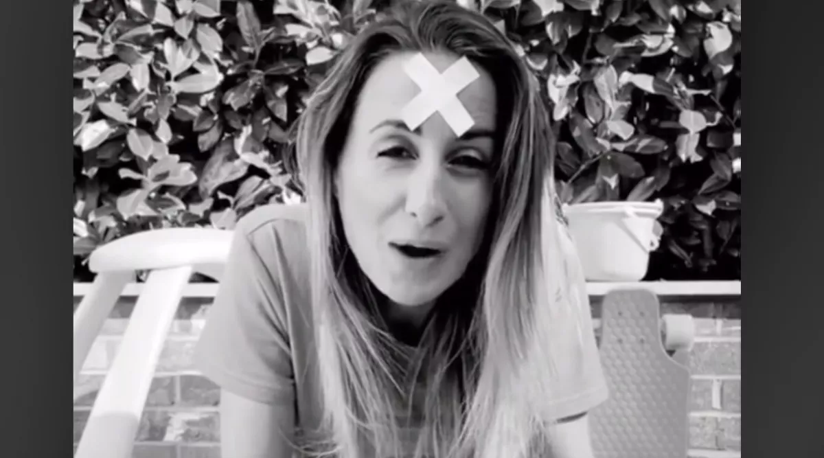 ZSENI! Nézd a Tik-Tok pszichológus homlokán a keresztet, míg beszél! Csodát látsz majd...