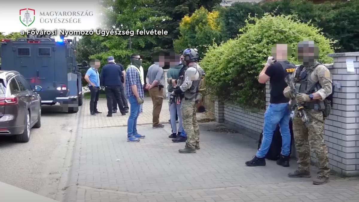 VIDEÓ: Robbantásra készülő magyar terroristát fogott el a TEK!