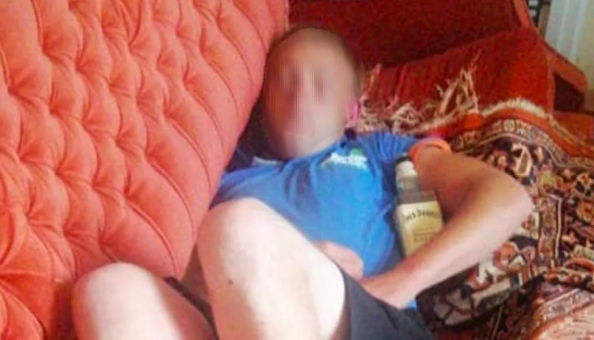 AZ ÉV LÚZERE: a lopott piával a hóna alatt aludt el Lajos - elfogták a rendőrök!