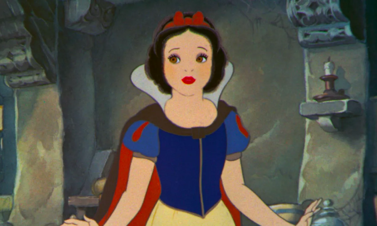 ELDŐLT! Ez a 20 éves sztár játszhatja majd Hófehérkét a filmvásznon! - FOTÓK