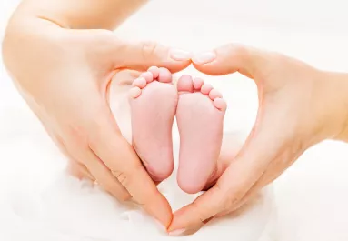 Családi képpel tudatta: anya lett a gyönyörű színésznő!