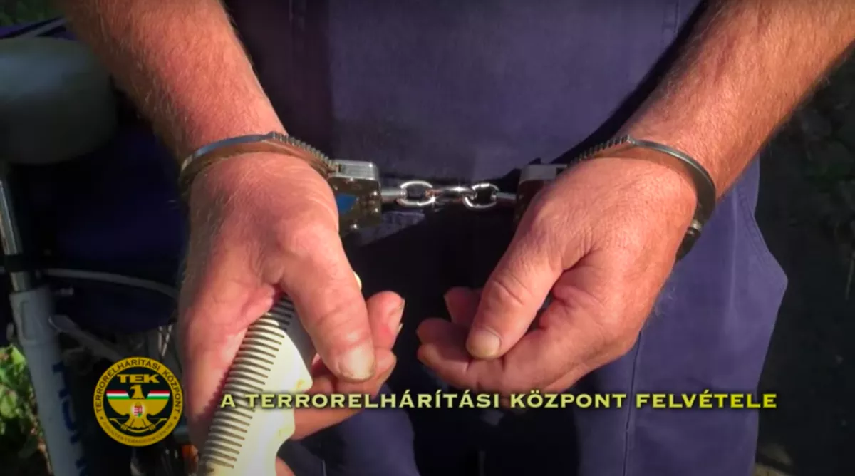 ITT A VIDEÓ: 79 éves férfira csapott le a TEK