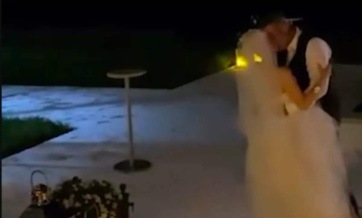 MINDENKIT MEGVEZETTEK: paparazzi osont be Gwen Stefaniék esküvőjére - FOTÓK